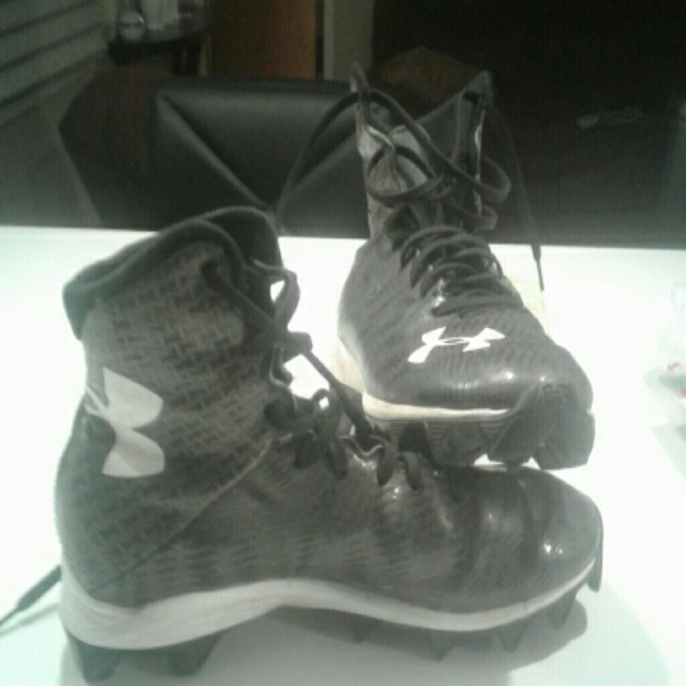 Under aurmor high top football cleats